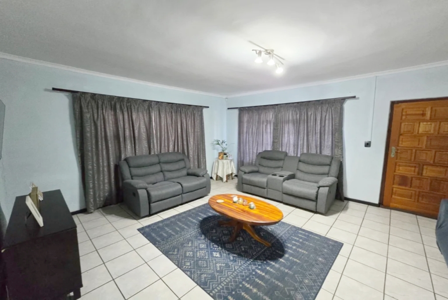 To Let 4 Bedroom Property for Rent in Bellville South Western Cape